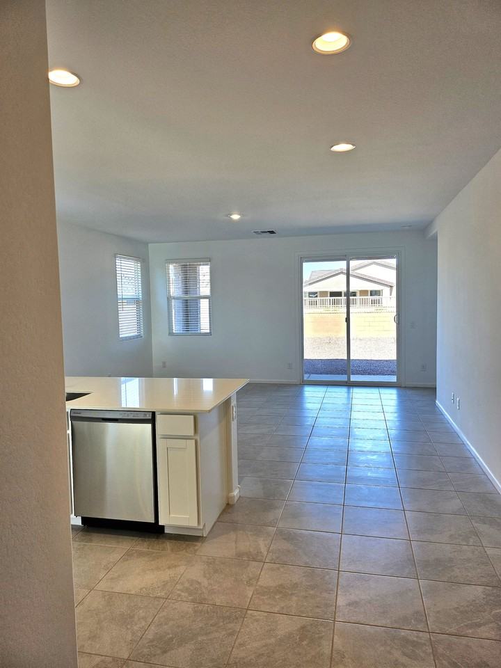 3206 E Baler Dr - Photo 2 of 24