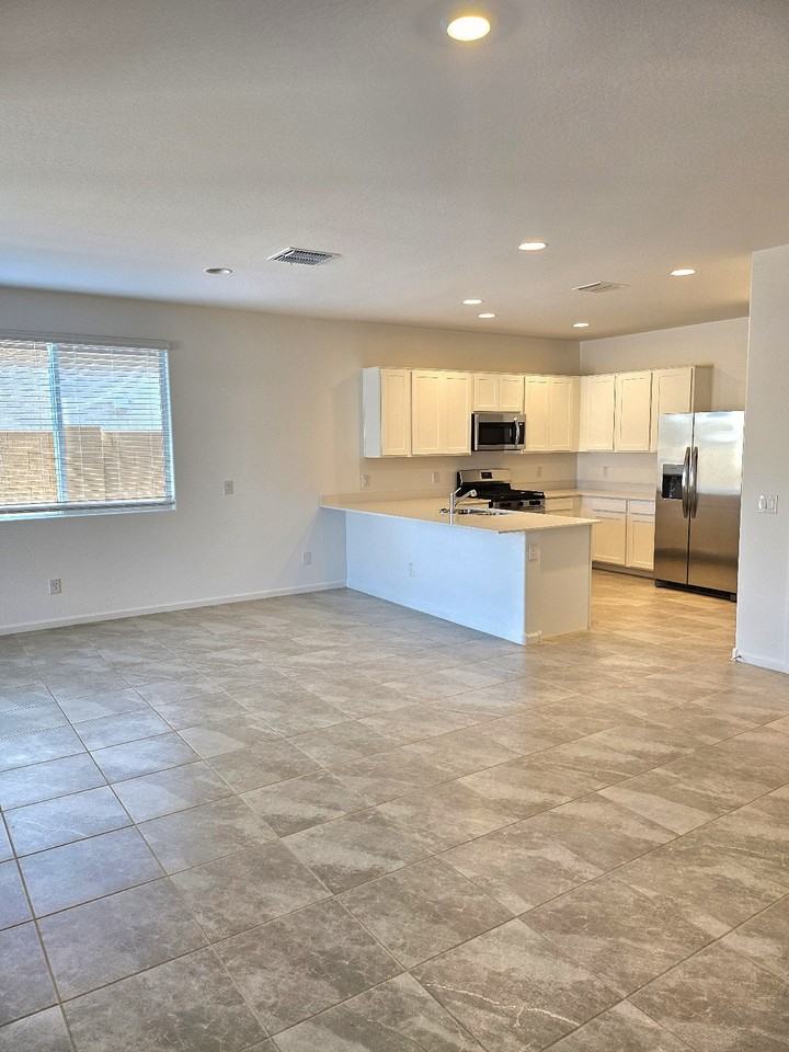 3192 E Baler Dr - Photo 4 of 21