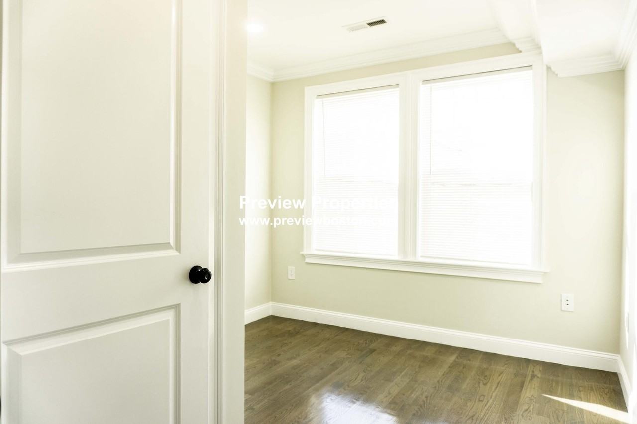 Commonwealth Ave #6P - Photo 2 of 5