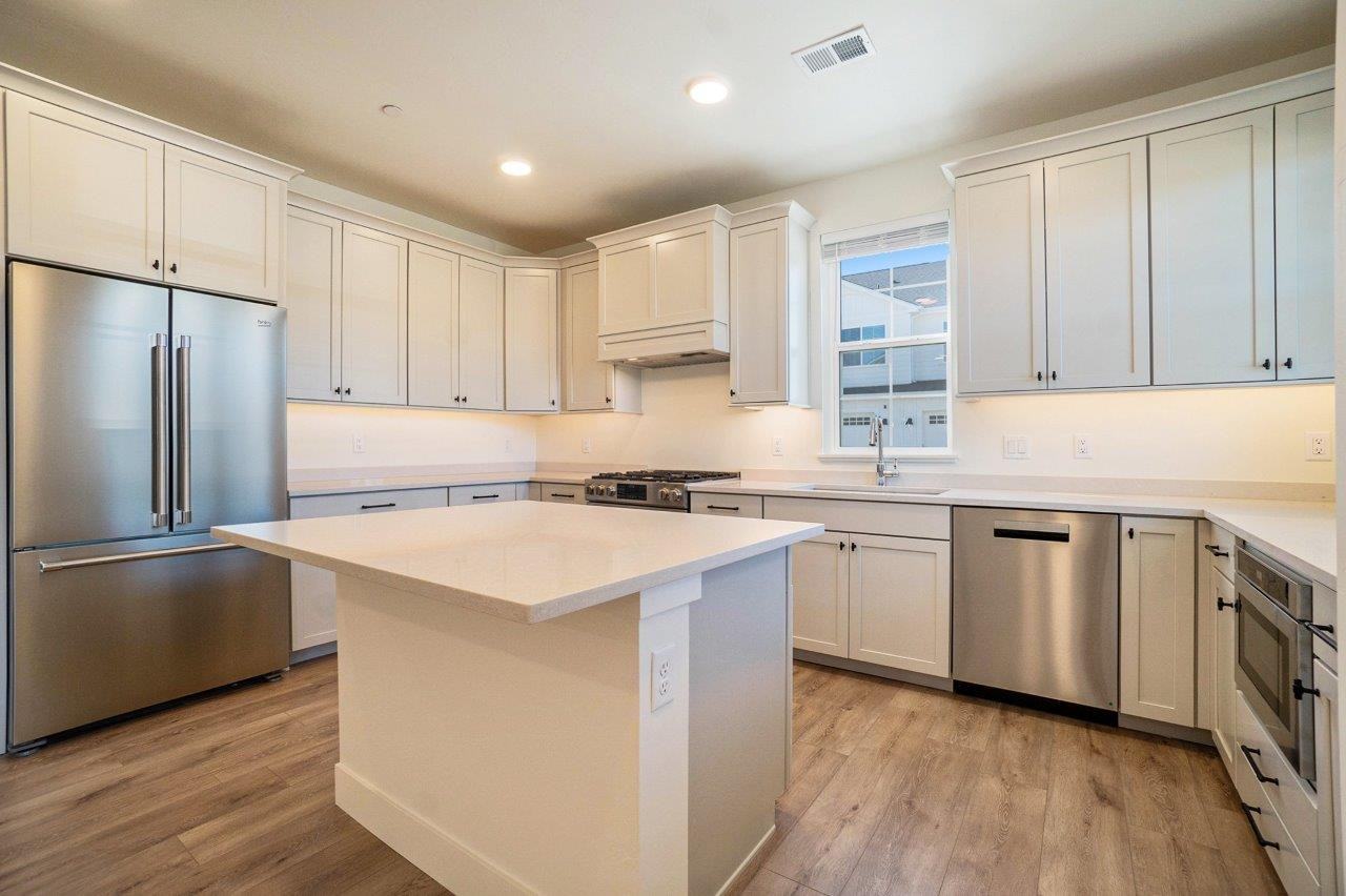 3045 E Trilby Rd #NA - Photo 2 of 19