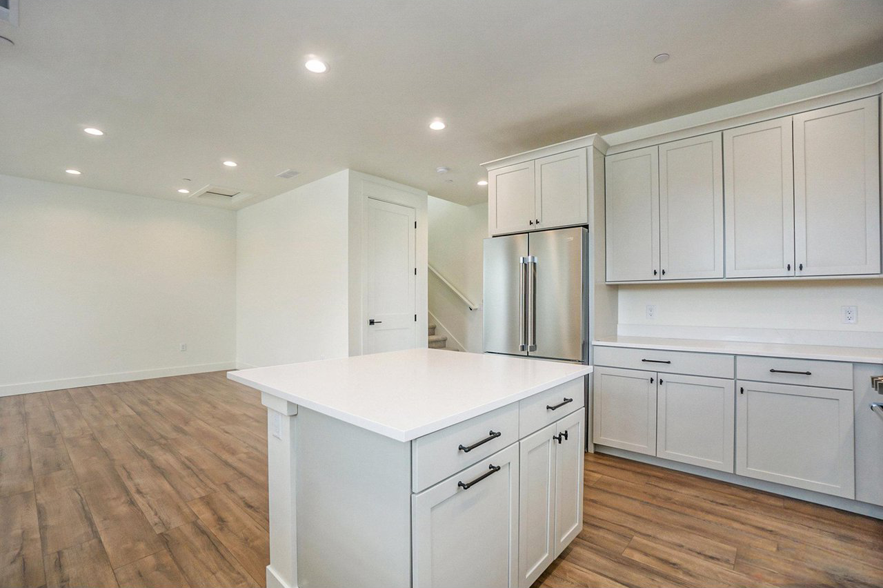 3045 E Trilby Rd #NA - Photo 3 of 19