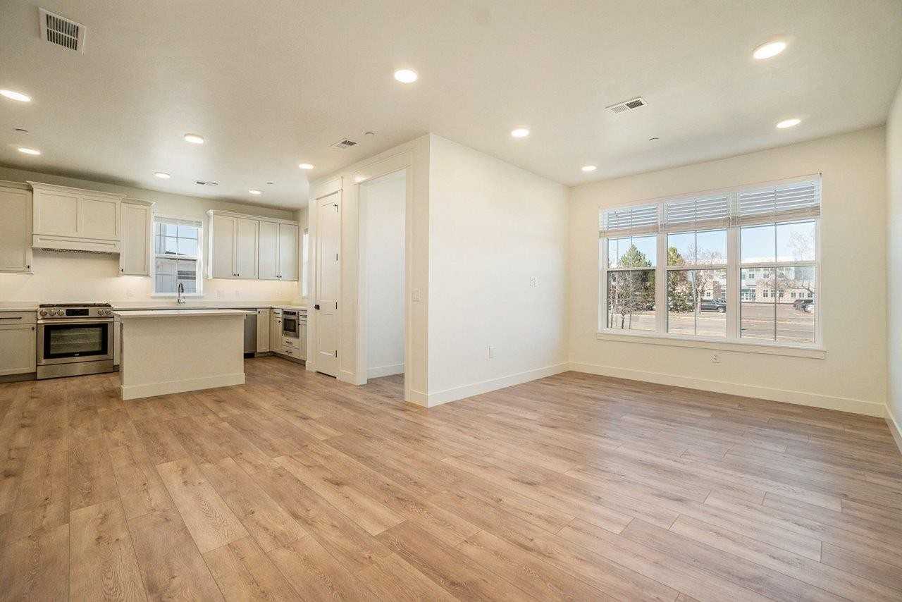 3045 E Trilby Rd #NA - Photo 6 of 19