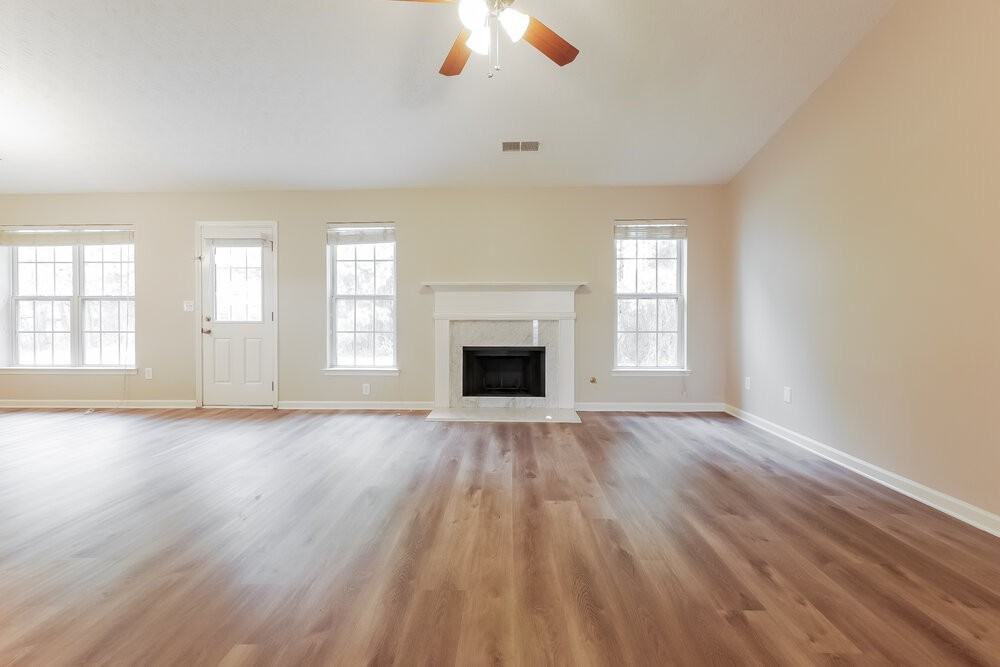 1320 Silverstone Trl - Photo 4 of 17