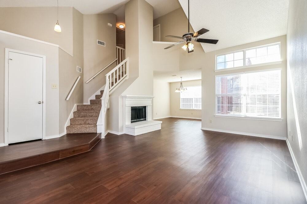 2418 Bennington Dr - Photo 2 of 15