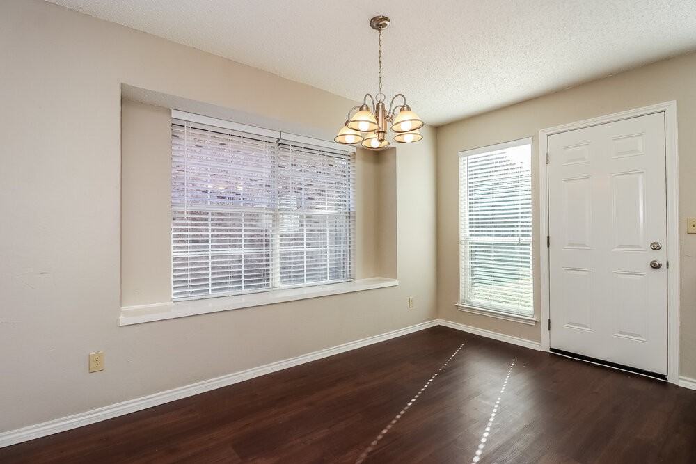 2418 Bennington Dr - Photo 6 of 15