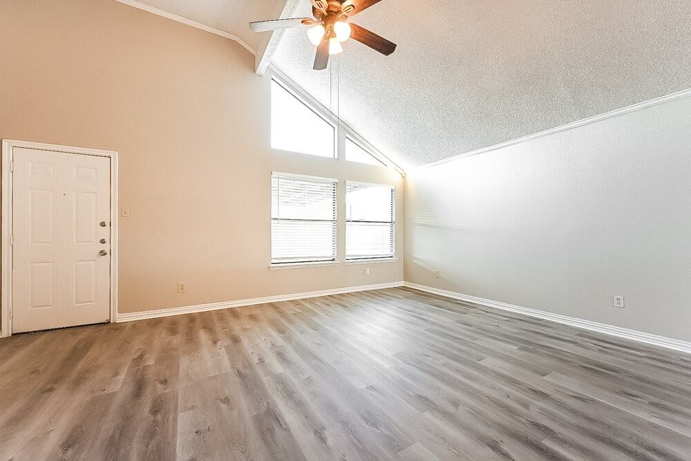 1411 Sandalwood Dr - Photo 5 of 17