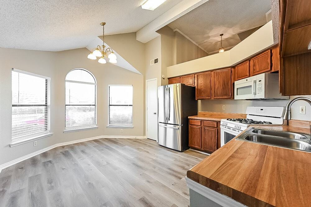 1411 Sandalwood Dr - Photo 7 of 17