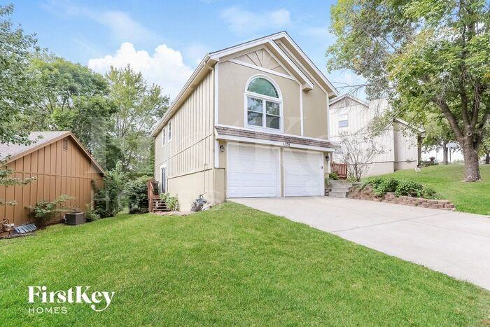 1105 Nw 66th Ter - Photo 2 of 15