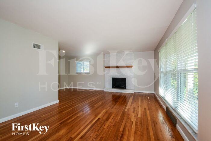 551 Larsen Ln - Photo 3 of 15