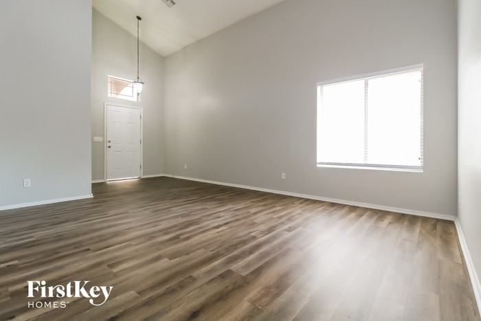 12383 W Roma Ave - Photo 3 of 15