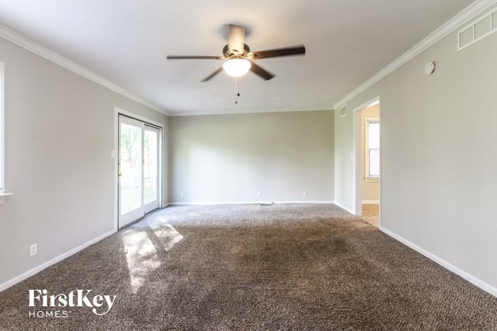 3202 Acacia Dr - Photo 2 of 15