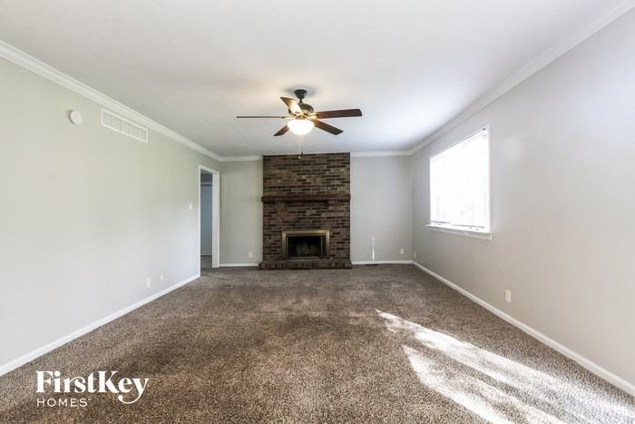 3202 Acacia Dr - Photo 3 of 15