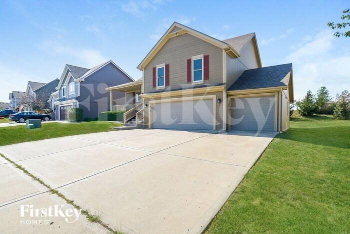 9104 N Camden Ave - Photo 2 of 15