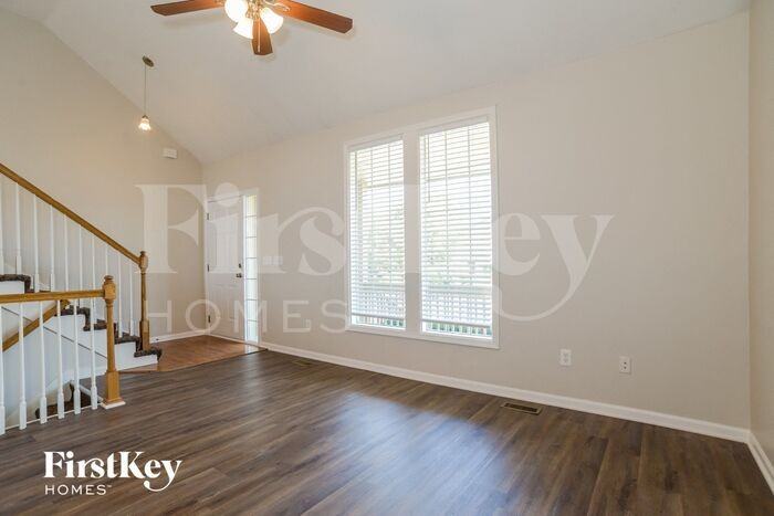 9104 N Camden Ave - Photo 3 of 15