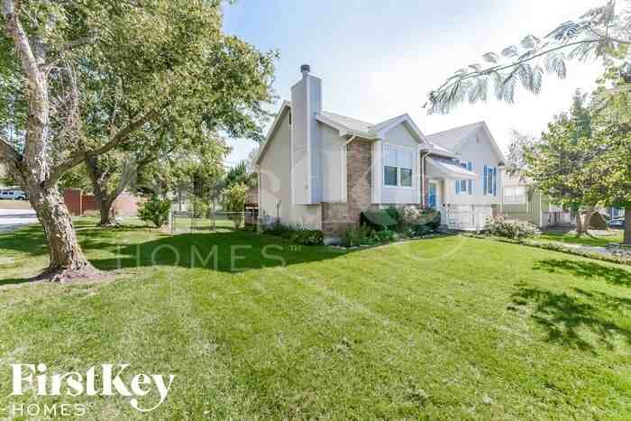 18901 S Ash St - Photo 2 of 15