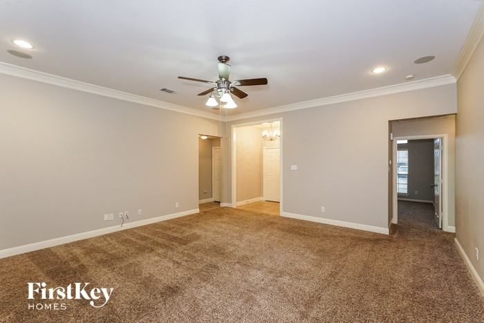 520 Alexandria Ln - Photo 2 of 16