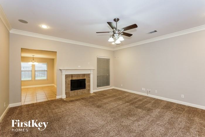 520 Alexandria Ln - Photo 3 of 16