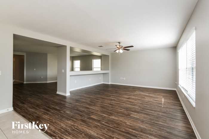 511 Elderberry Dr - Photo 3 of 15