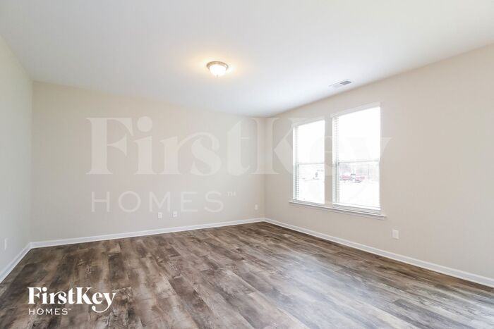 1715 Crestlawn Trl - Photo 3 of 15