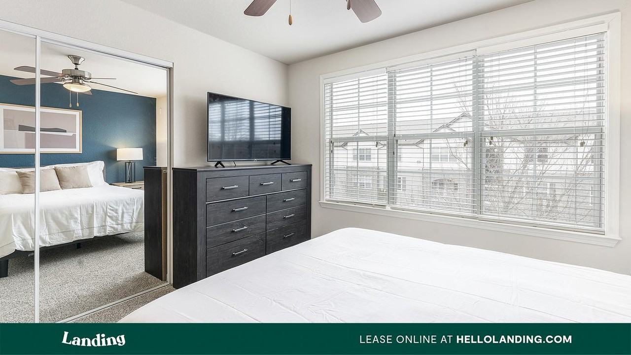 97 Market Pointe Dr - Photo 3 of 50