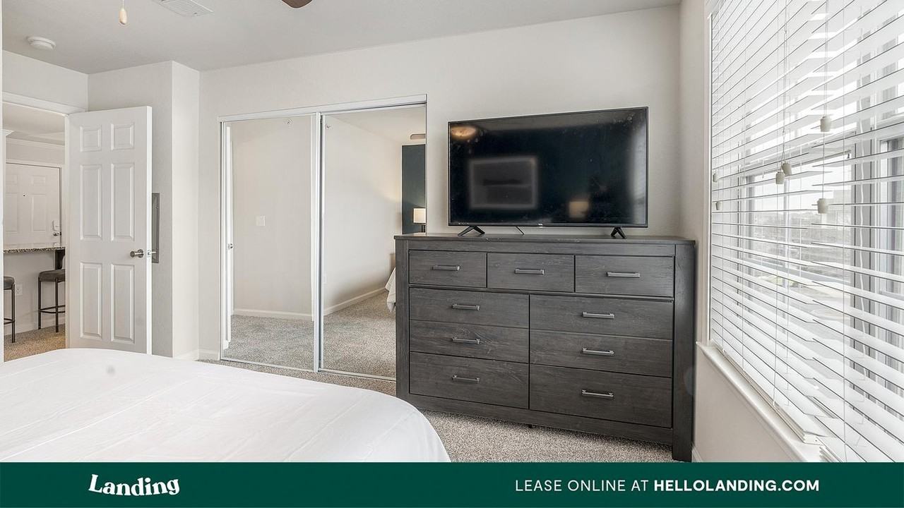 97 Market Pointe Dr - Photo 4 of 50