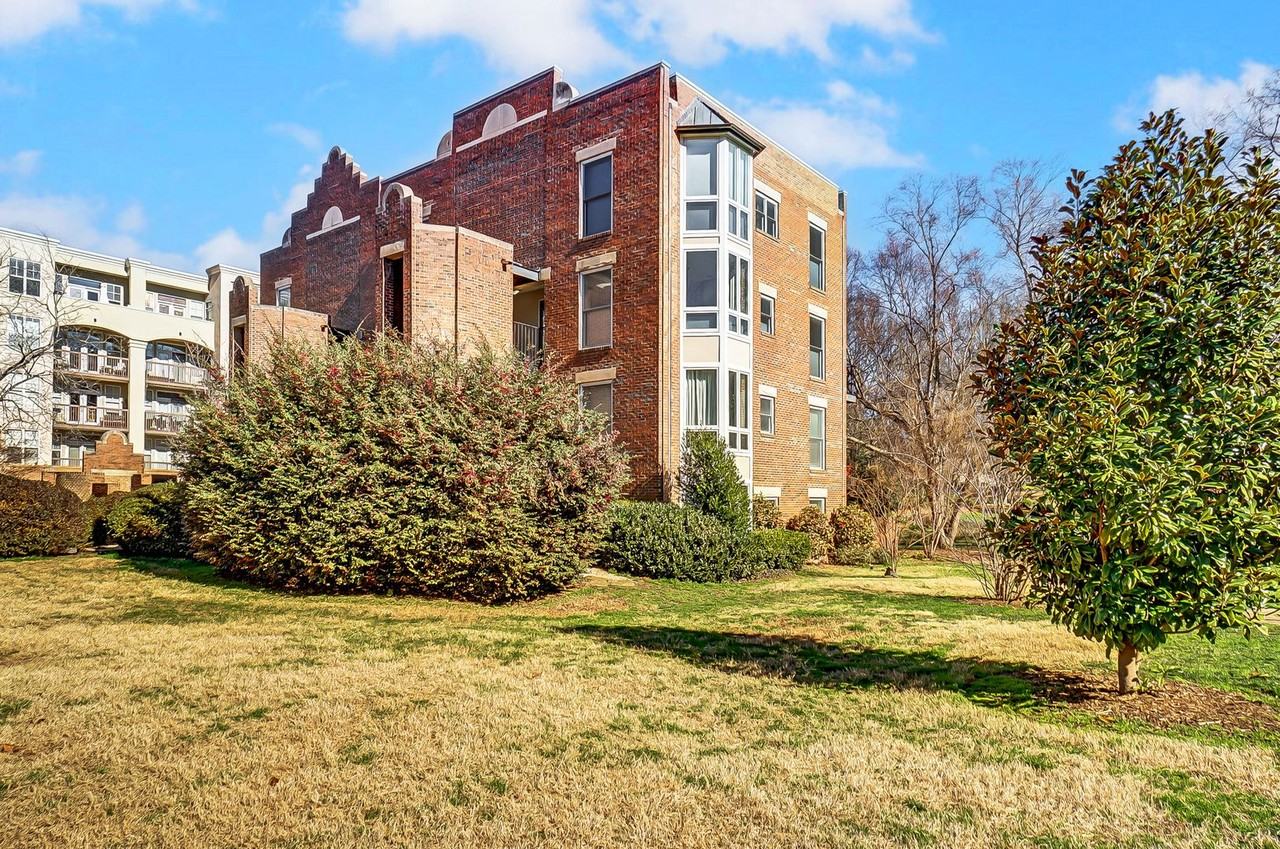 328 W 6th St #1 - Photo 2 of 24