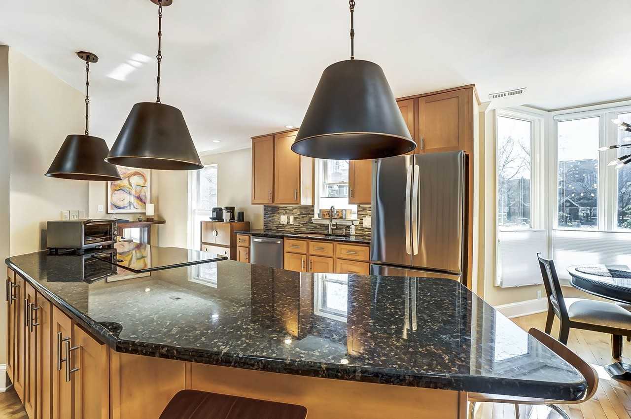 328 W 6th St #1 - Photo 5 of 24