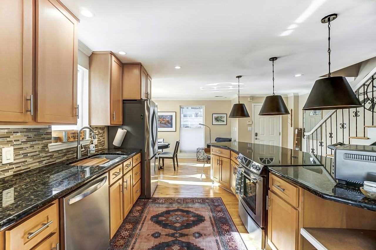 328 W 6th St #1 - Photo 6 of 24