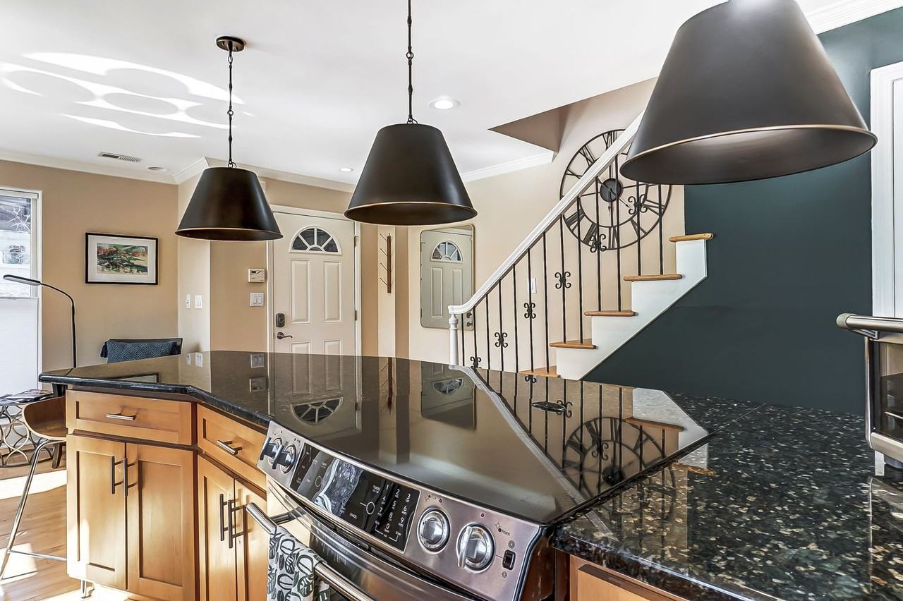 328 W 6th St #1 - Photo 7 of 24