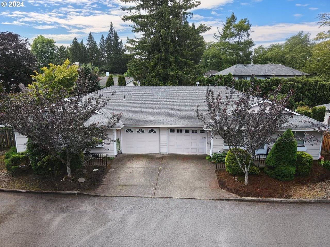 2262 Ne 162nd Ave - Photo 2 of 18