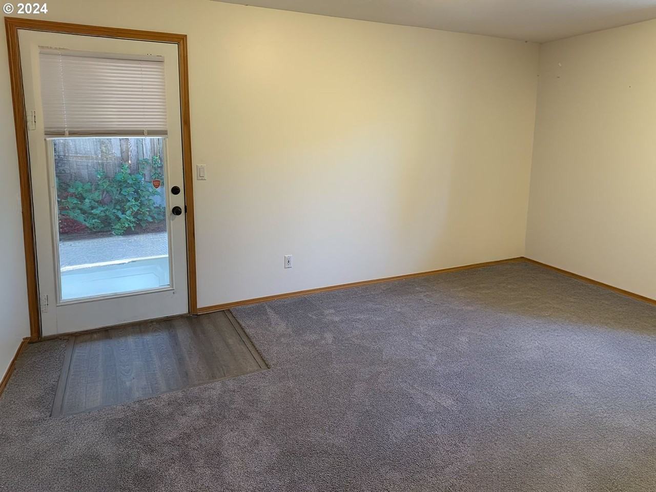 2262 Ne 162nd Ave - Photo 3 of 18