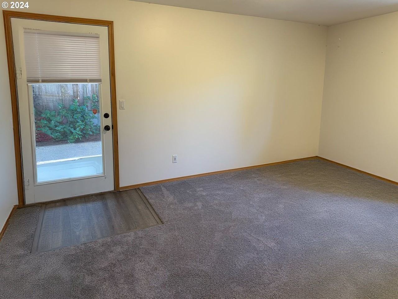 2262 Ne 162nd Ave - Photo 6 of 18