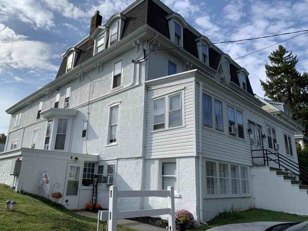 2070 Creek Rd #1 - Photo 3 of 21