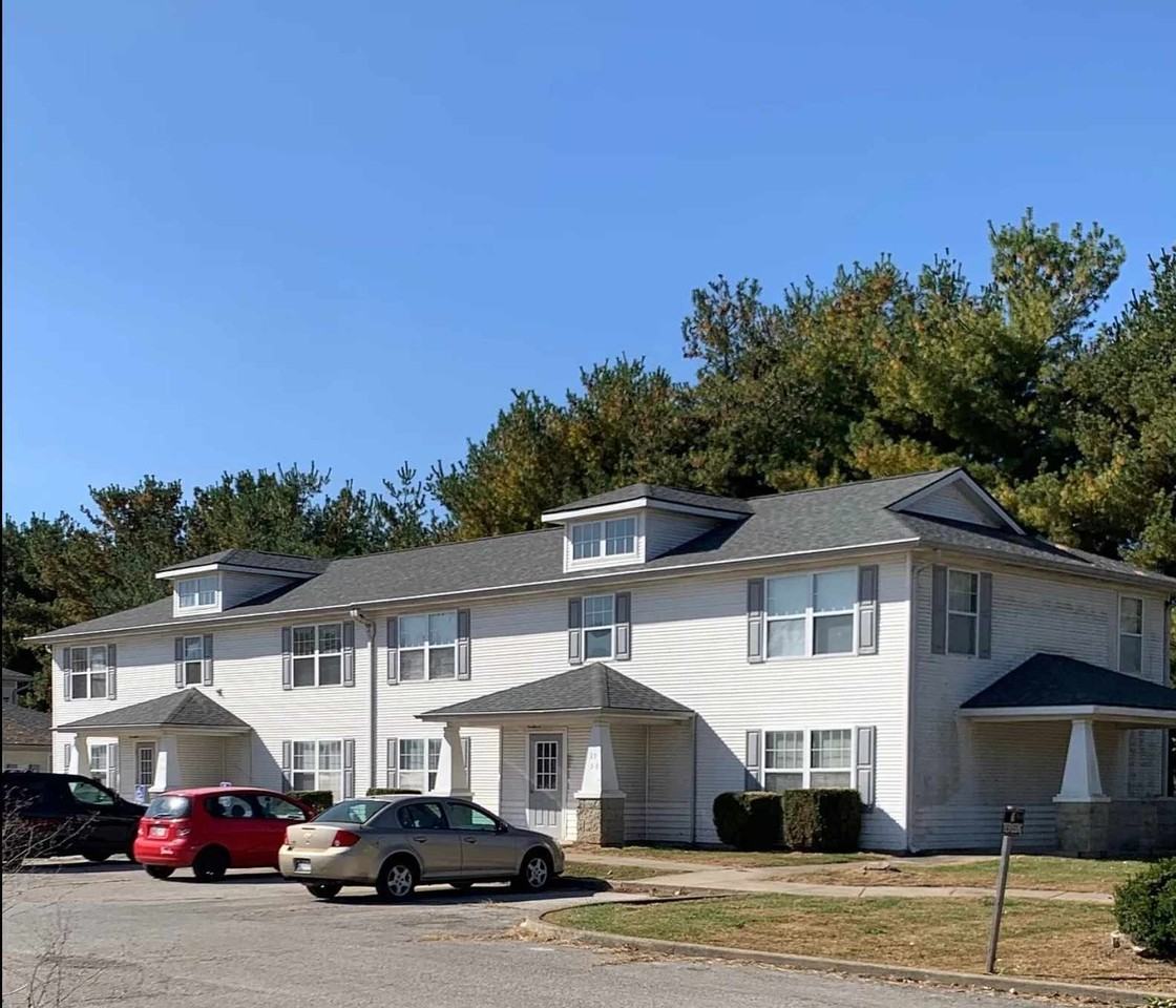 39 Pine Dr #4 - Photo 4 of 19