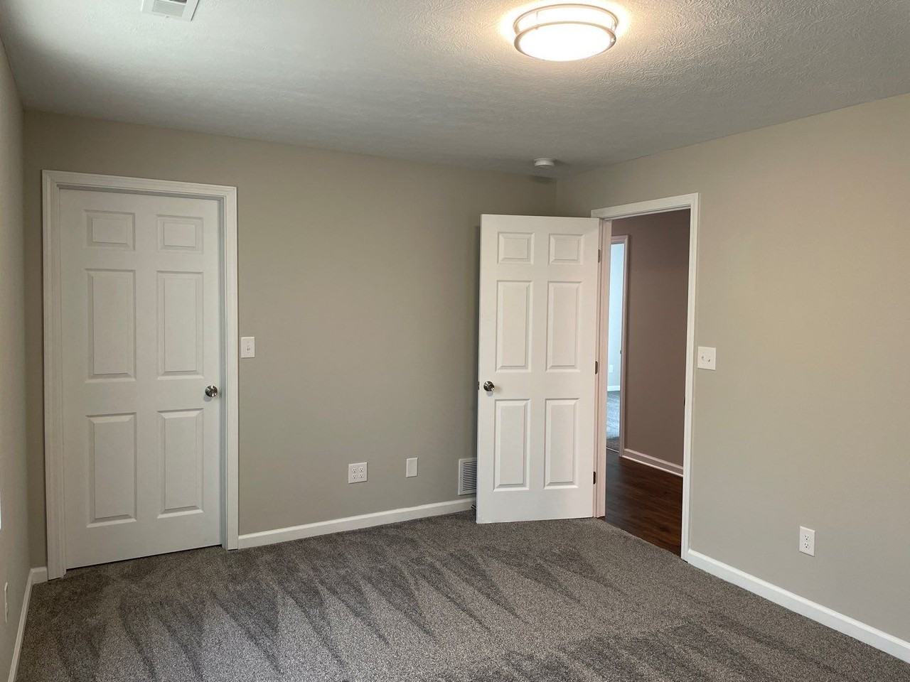 736 Washington St - Photo 4 of 50