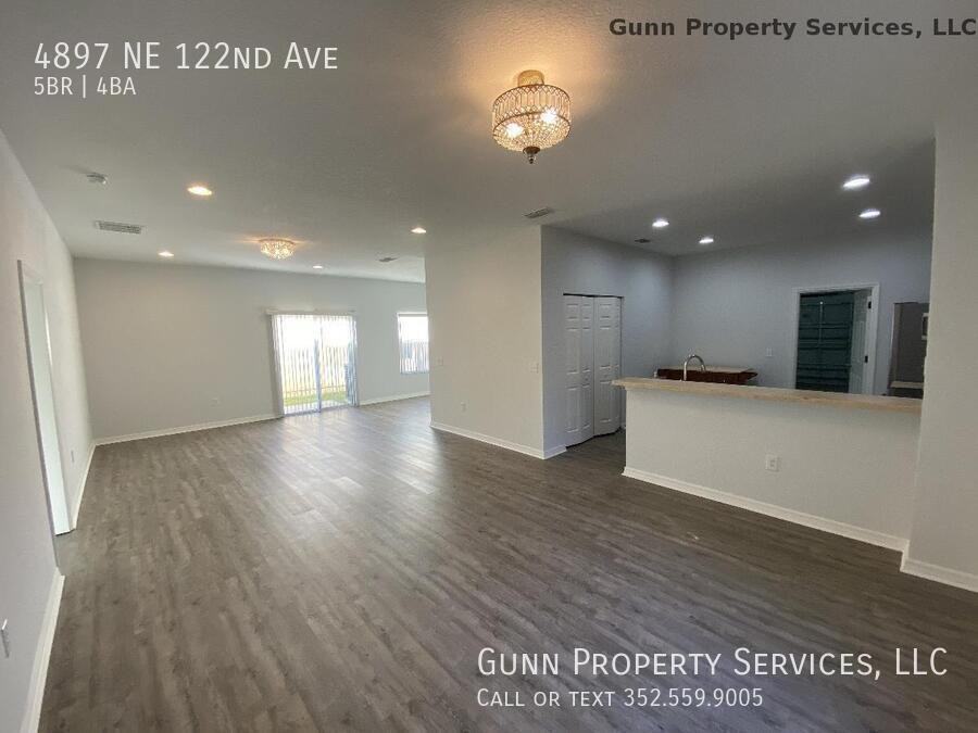 4897 Ne 122nd Ave - Photo 3 of 28