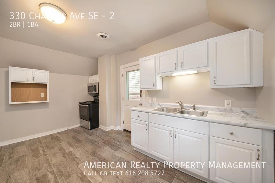 330 Charles Ave Se #2 - Photo 4 of 12
