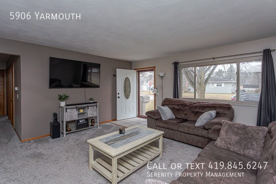 5906 Yarmouth Ave - Photo 2 of 18