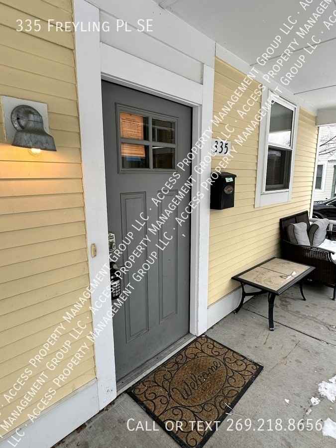 335 Freyling Pl Se - Photo 2 of 41
