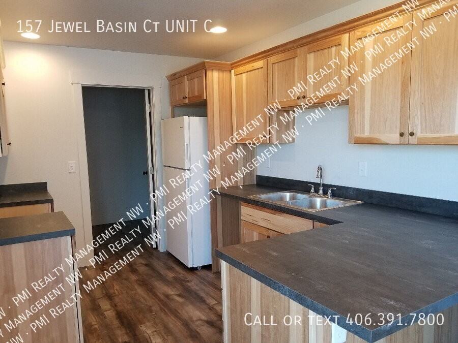 157 Jewel Basin Ct Apt C - Photo 2 of 16