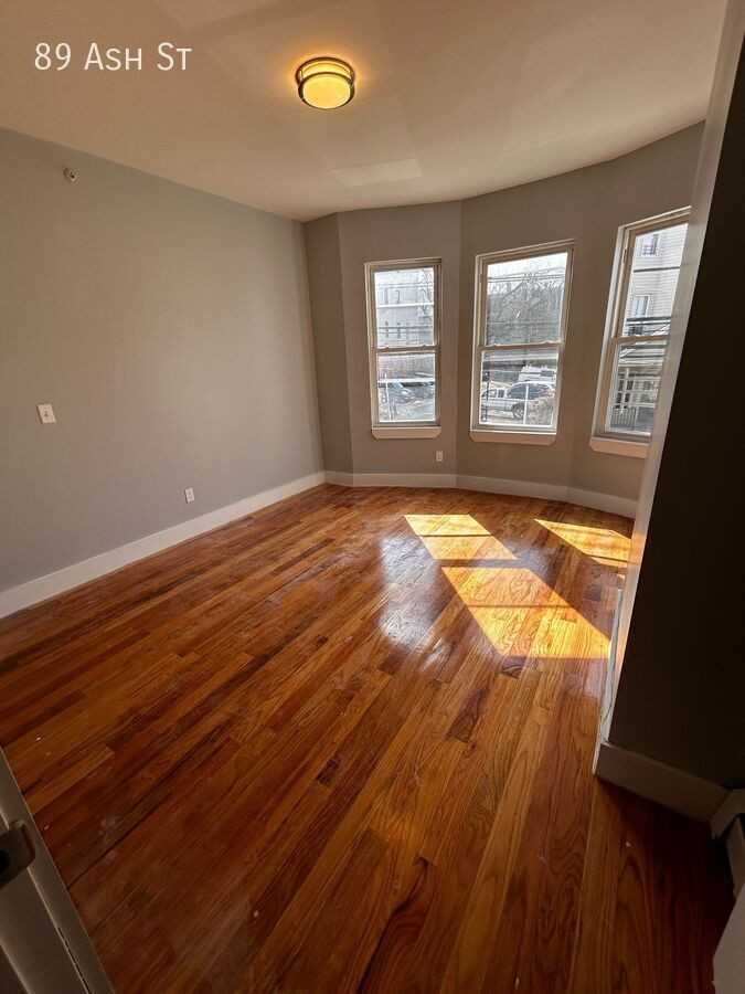 89 Ash St - Photo 7 of 7