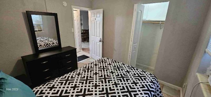 1069 W 30th St - Photo 5 of 7