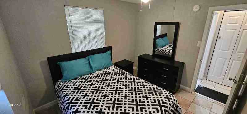 1069 W 30th St - Photo 7 of 7