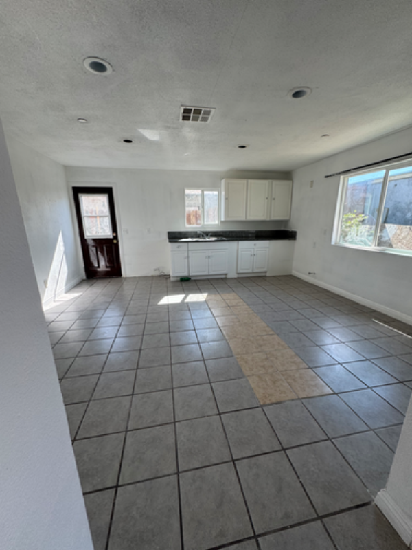 2865 N Golden Ave #4 - Photo 3 of 11