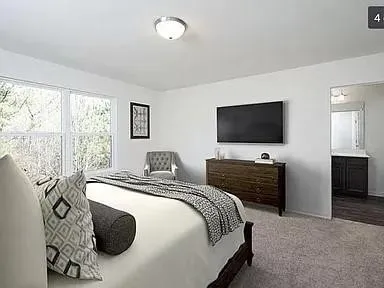 1502 Vernon Blvd - Photo 4 of 12