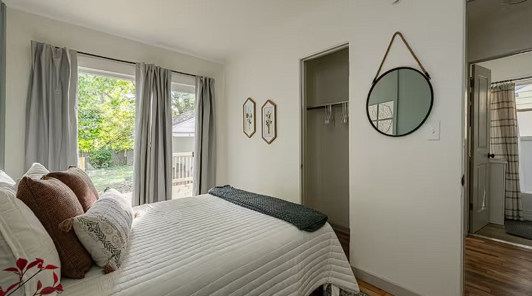 521 Allen St - Photo 2 of 13