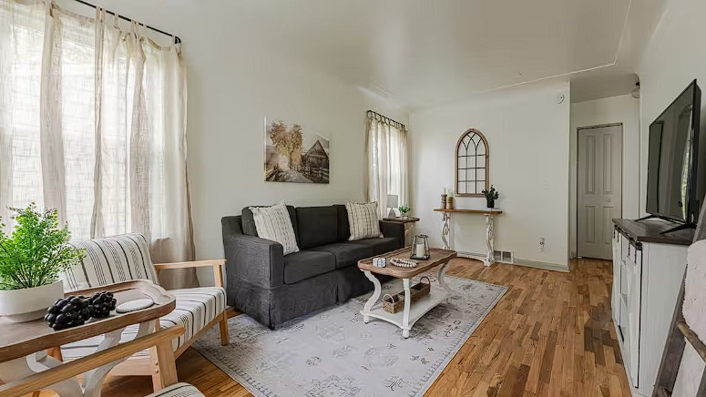 521 Allen St - Photo 3 of 13