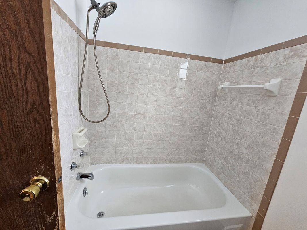 1363 Brookedge Dr - Photo 2 of 10