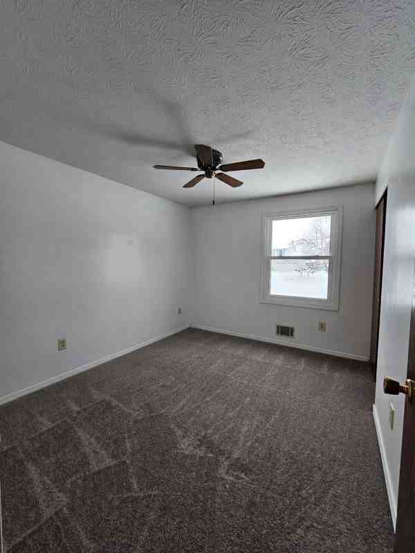 1363 Brookedge Dr - Photo 3 of 10