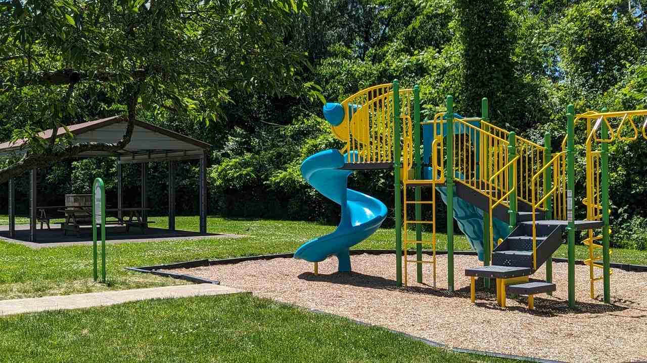 21480 Sheldon Rd. - Photo 3 of 11